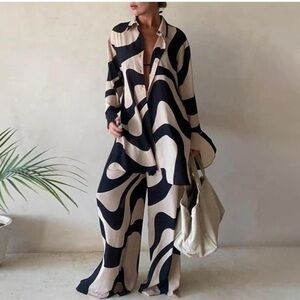 Black and White Women’s Wide Leg Pant Suit with Abstract Print NWOT